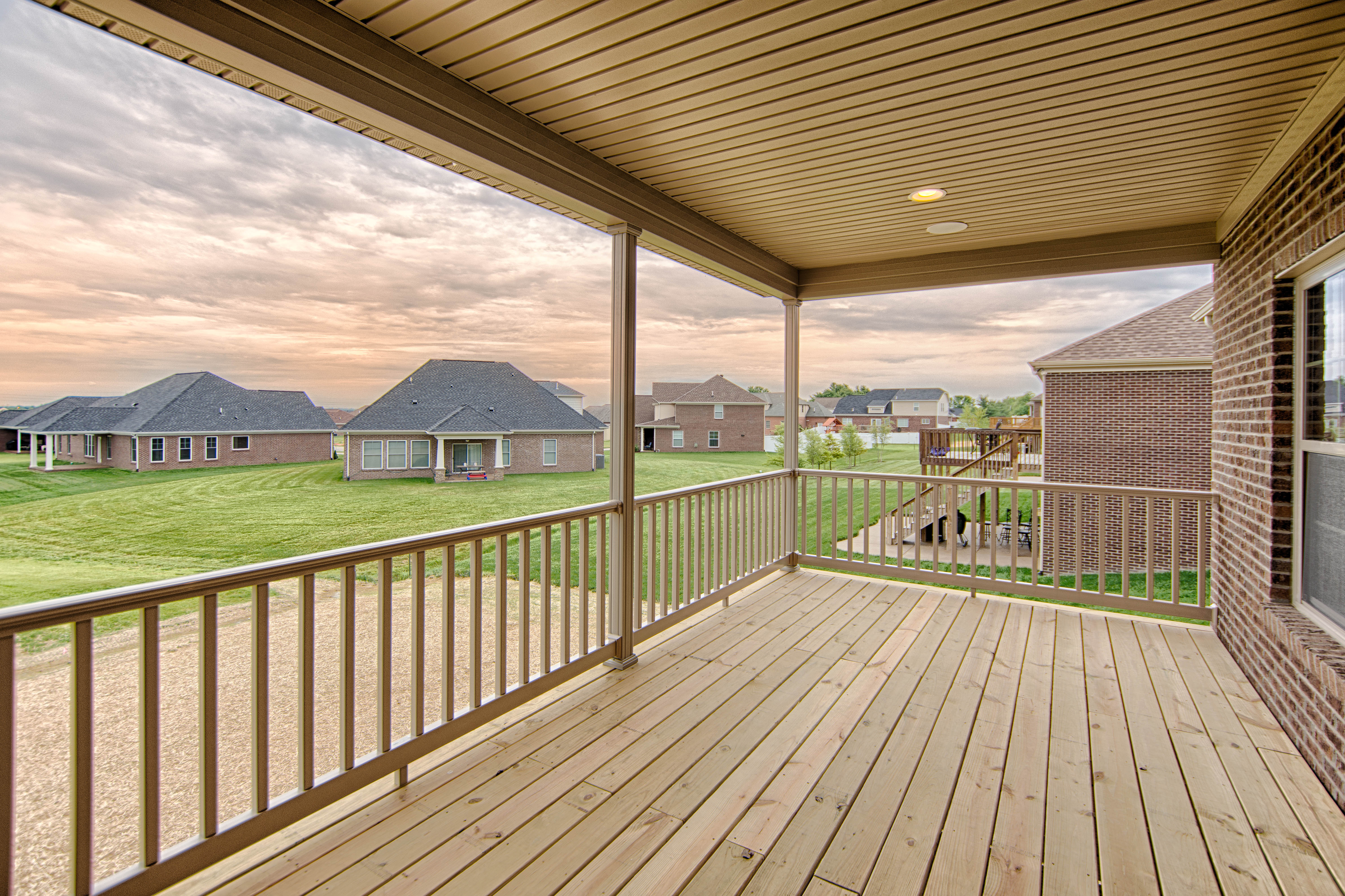 upper deck - John Elpers Homes